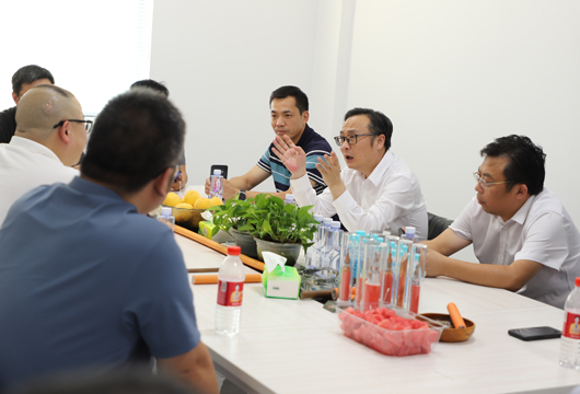 荊門市科技局王展歐局長帶隊(duì)赴艾克調(diào)研、指導(dǎo)工作